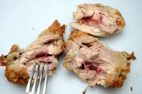 Mumsandbabes - 4 Penyakit Kronis Akan Menyerang Jika Makan Daging Ayam Seperti Ini