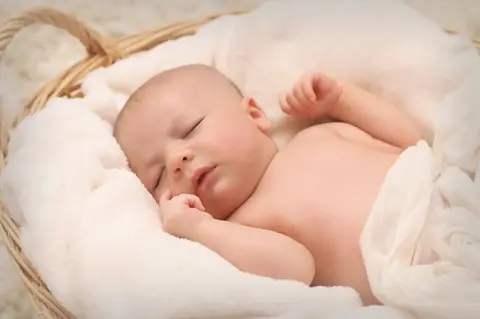 Mumsandbabes - Kenali Penyebab Kerak Kepala Pada Bayi, Waspadai Penyakit Kulit Serius Mengintai