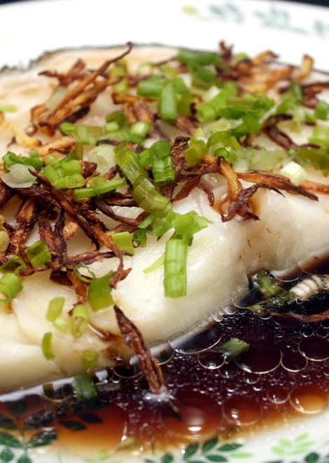 Eat steamed fish from one of the last remaining dai pai dongs