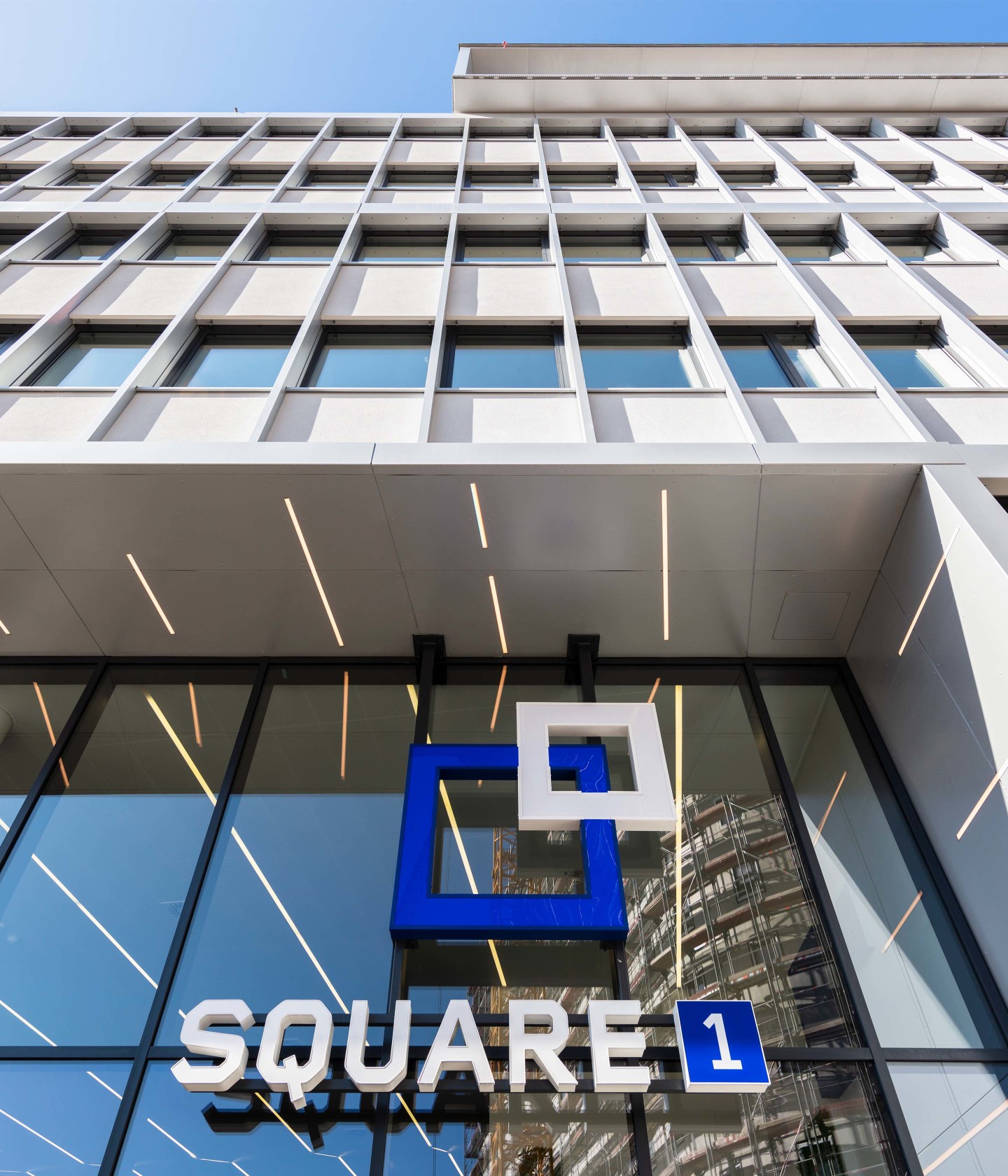 Foto: Gebäudefassade von Square One das neue Office Gebäude in Wien Döbling.