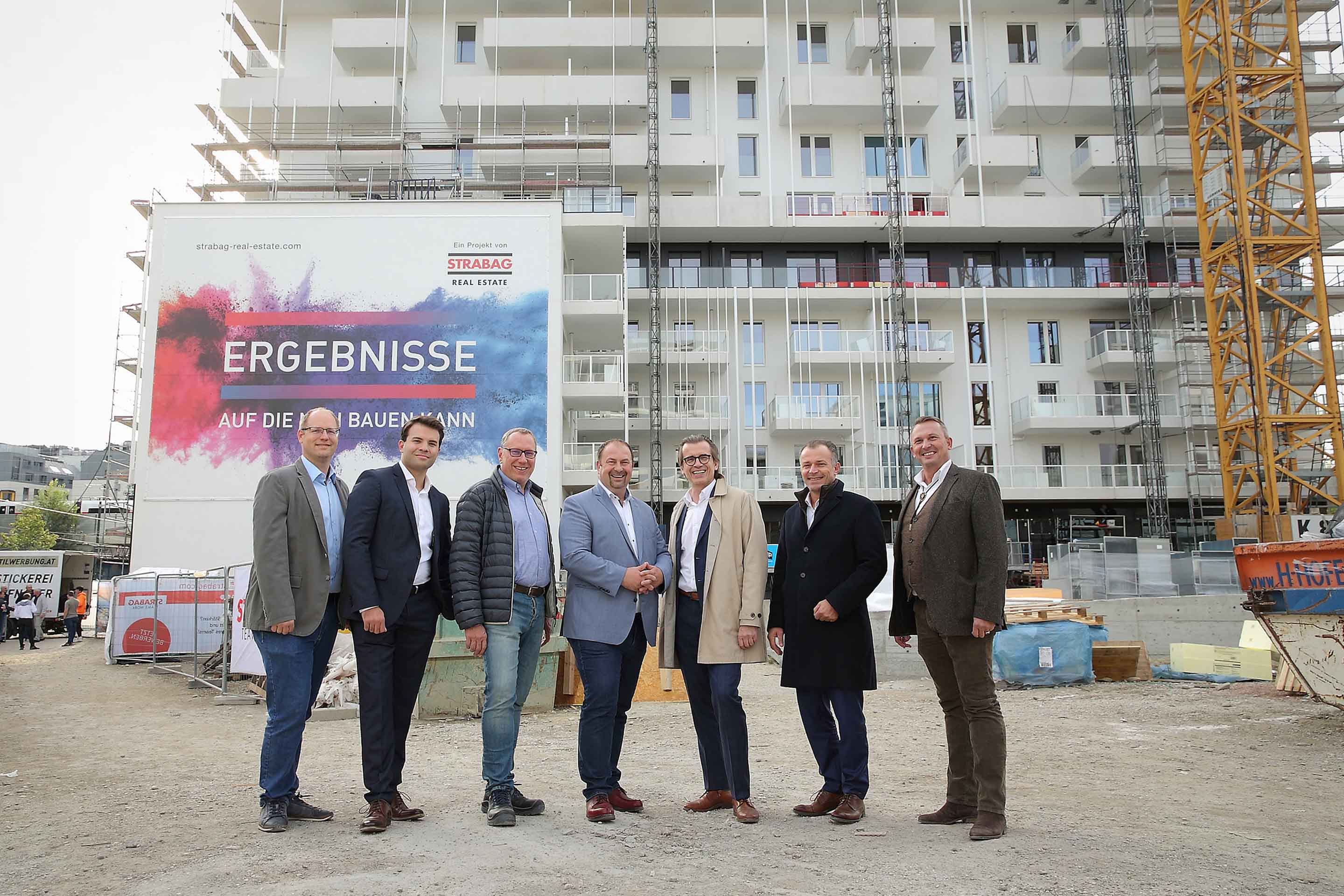 Photo: Group photo at the topping out ceremony at the Taborama project