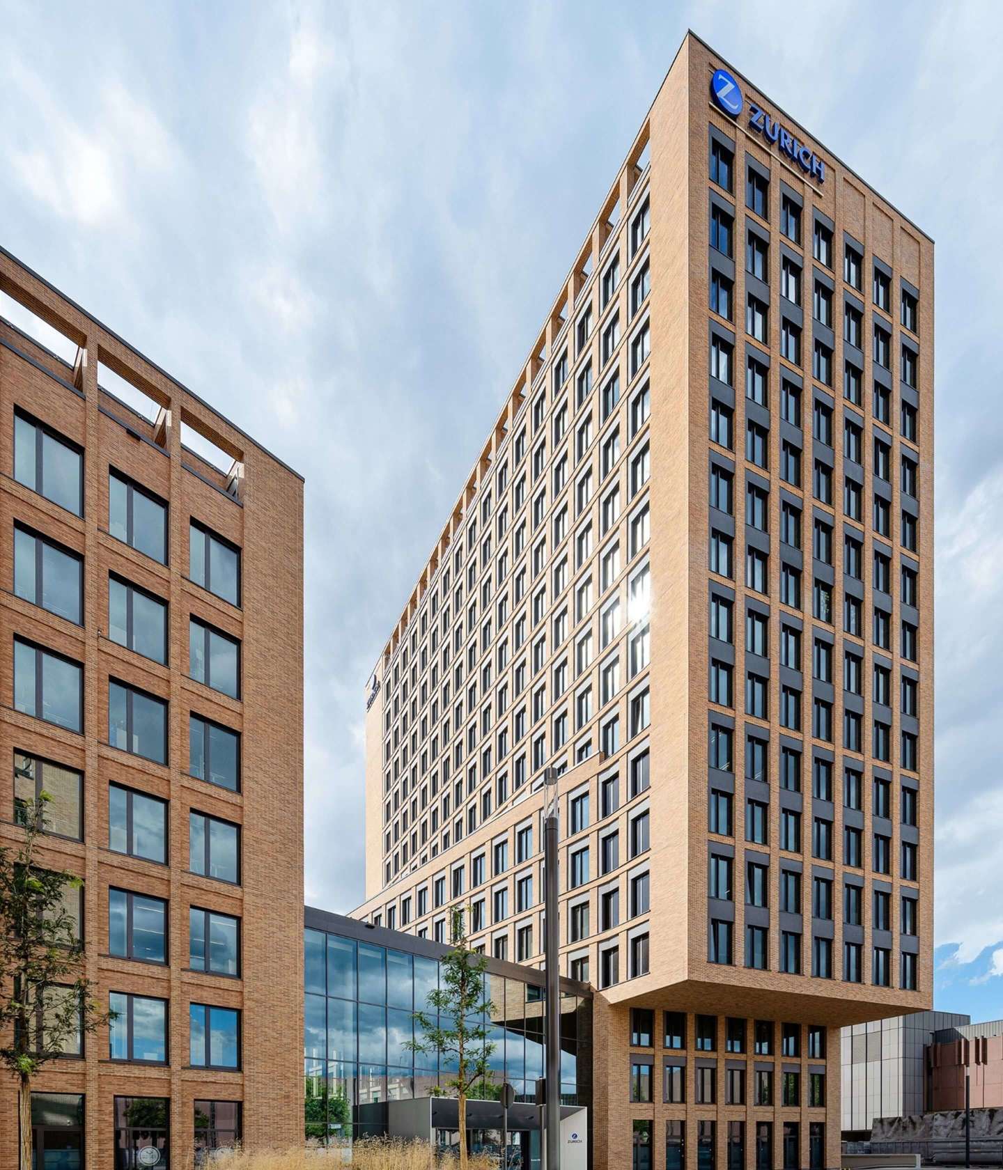 Bild: MesseCity Quartier mit Dom-Blick, ICE-Bahnof, Messebalkon & 4 von 6 Gebäuden 