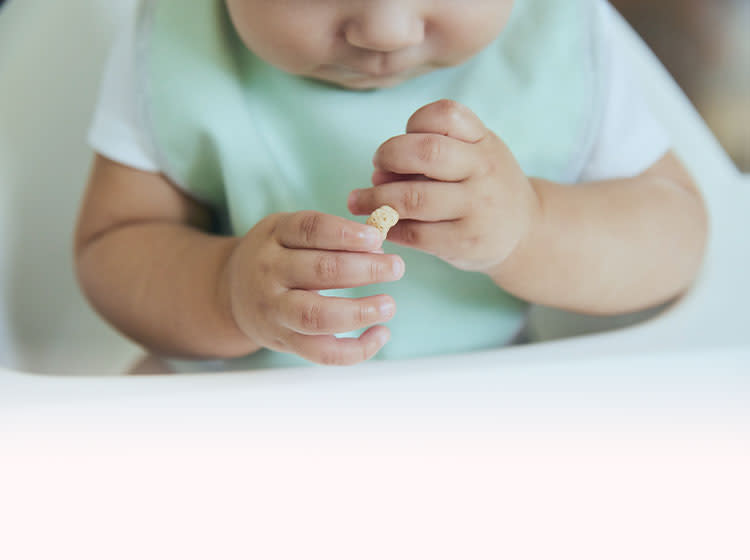 Cómo quitar las manchas de comida a la ropa de bebé 