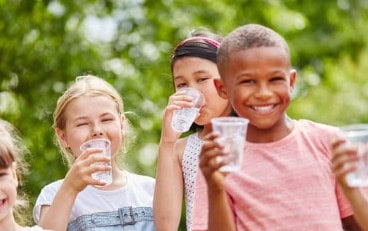 Keep an eye out for symptoms like dizziness, confusion, and lack of sweating. Stay safe and hydrated!