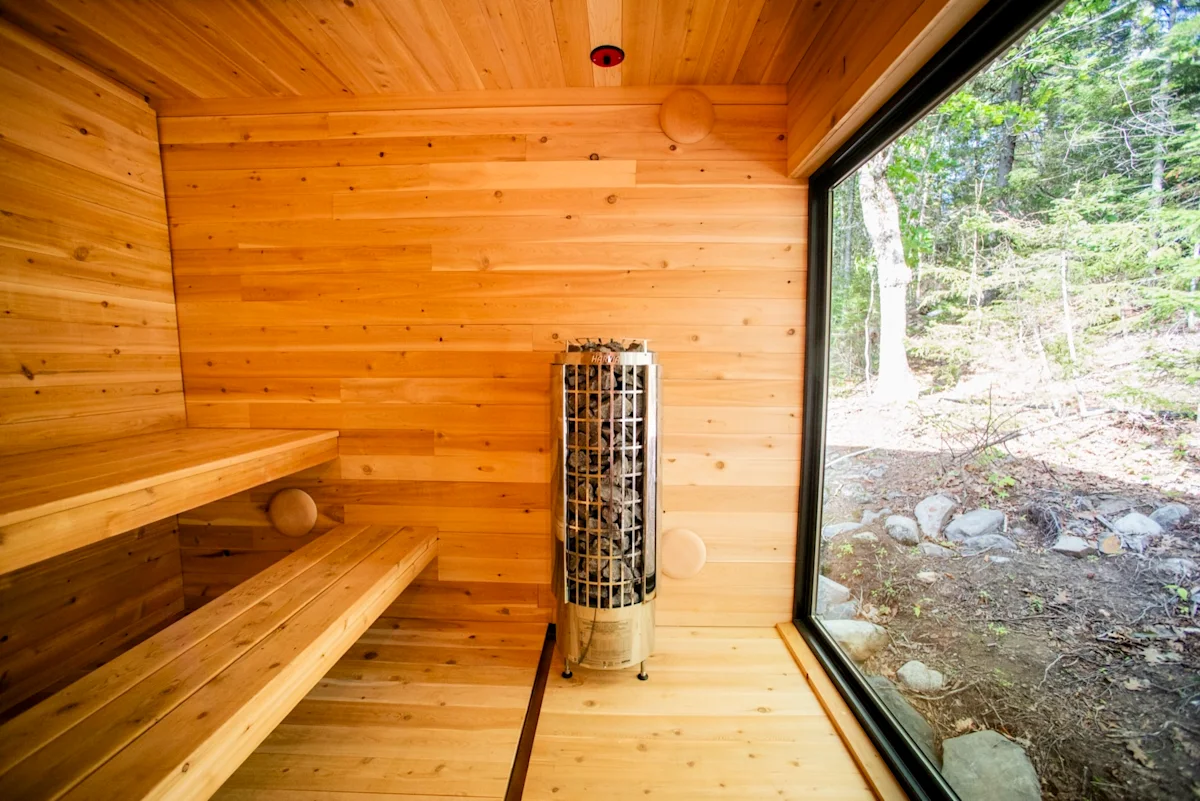 lantern-camp-hotel-review-maine-sauna