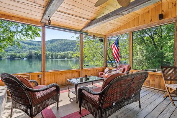 11 Lake George Cabin Rentals for a Dreamy Adirondack Vacation