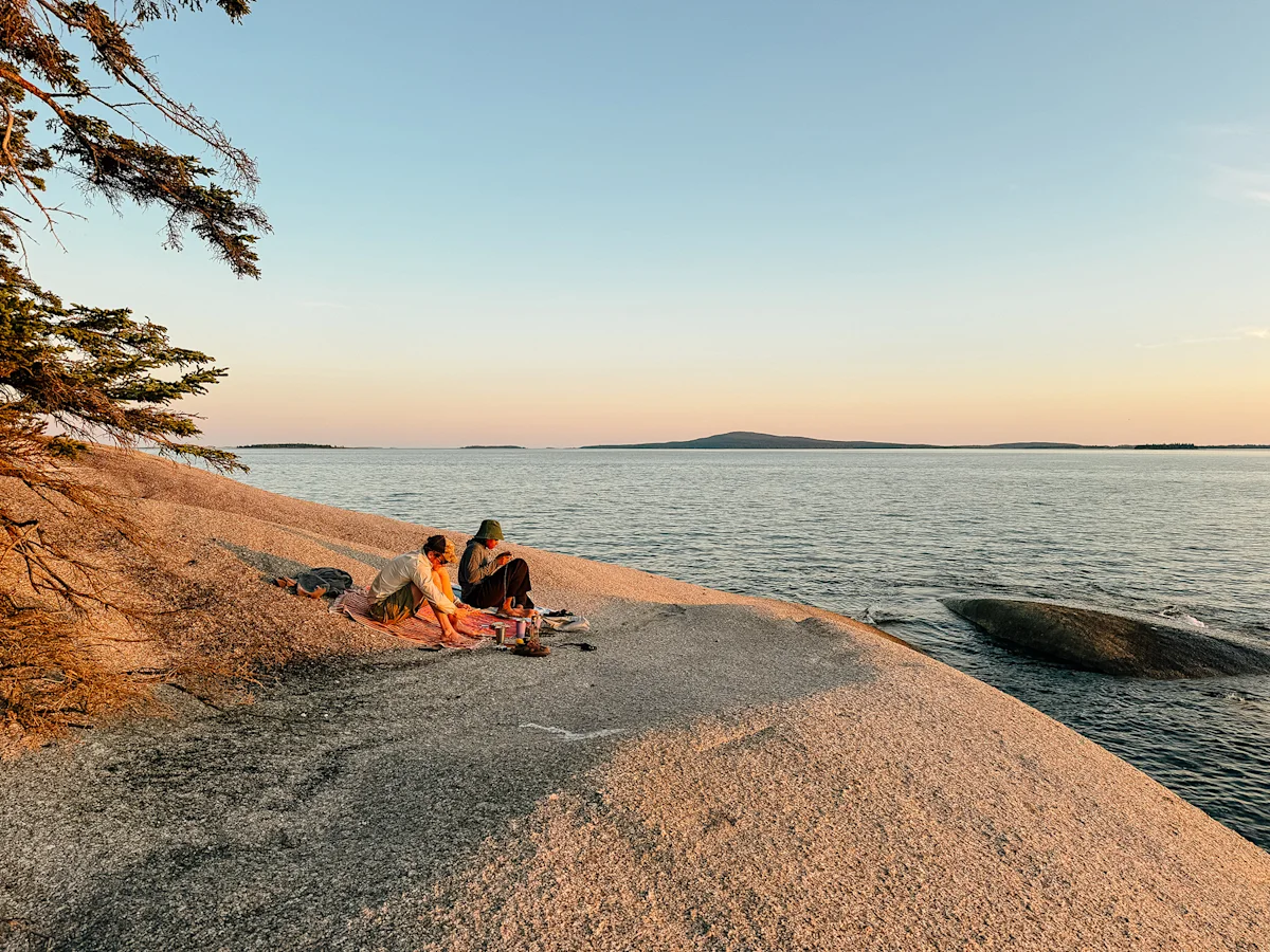 leah-balagopal-maine-island-trail-kayaking-beach-sunset