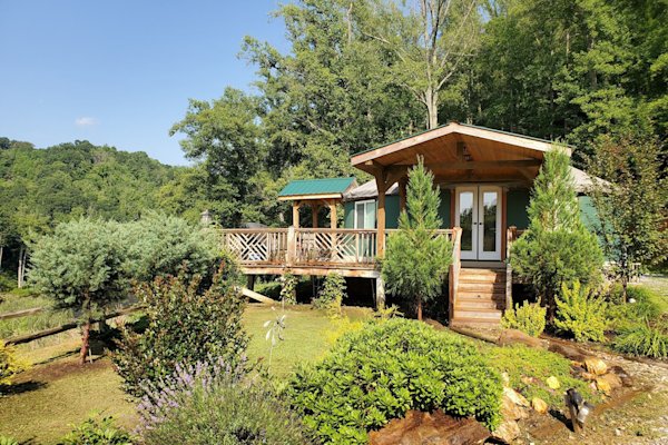 Yurt-Guide-North-Carolina-Peony-Yurt-Exterior