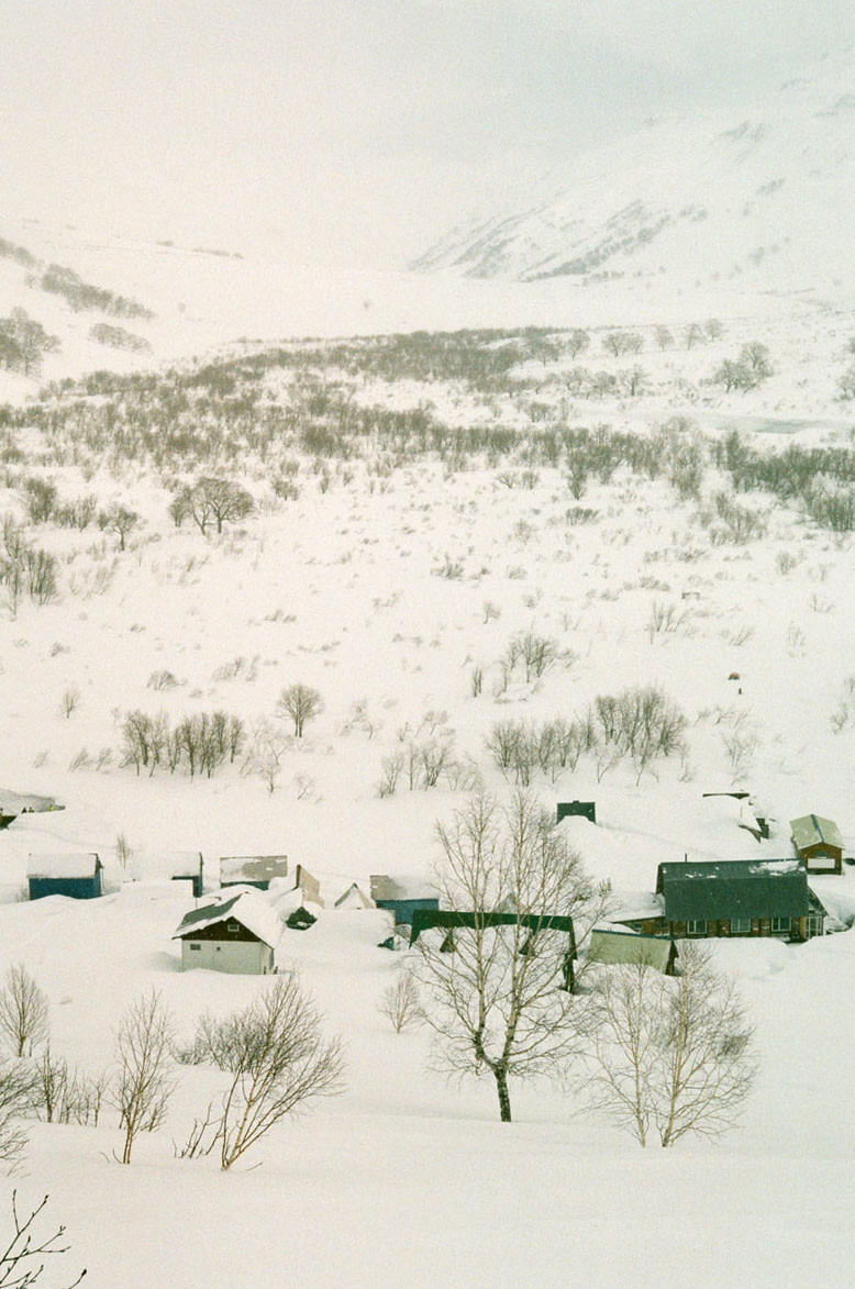 Tanner-Bowden-Kamchatka-Ski-Fieldmag-9A