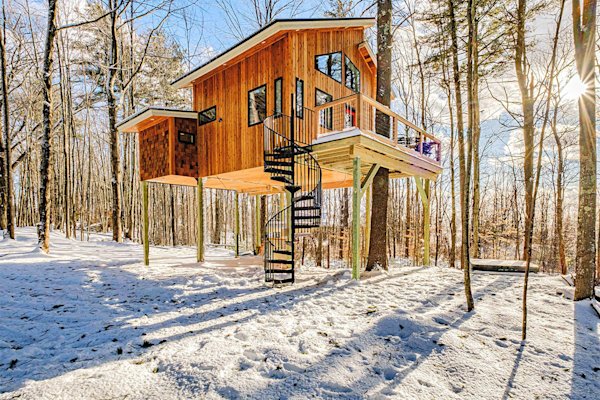 Top-Treehouses-Carbon-Neutral-Treehouse-Exterior