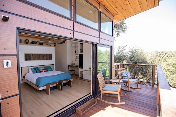 Top-Treehouses-Luxury-Treehouse-Sierra-Views-Interior