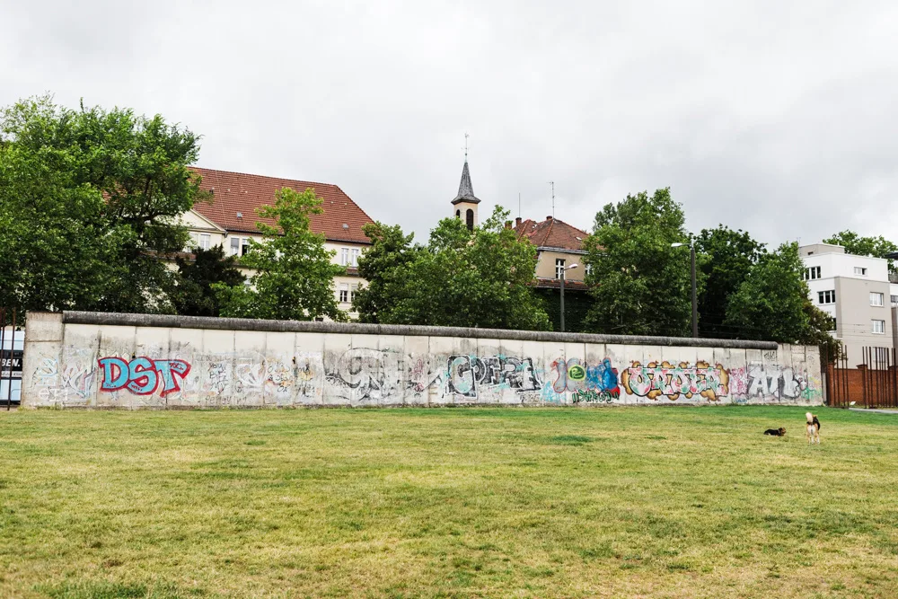 karthika-gupta-berlin-wall-trail-lawn