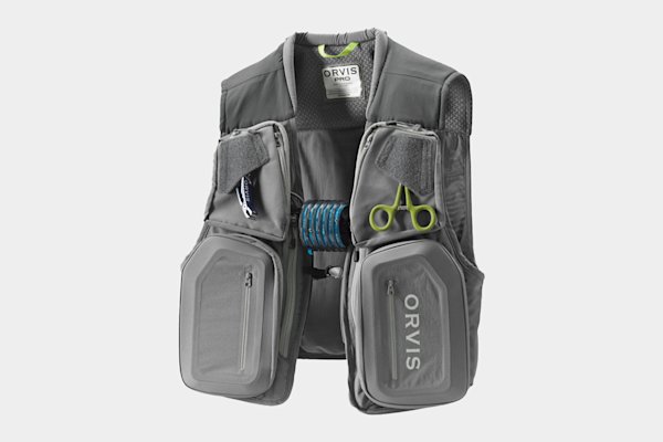 fly-fishing-orvis-pro-vest-lifestyle