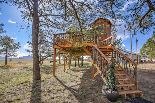 Top-Treehouses-Treehouse-Vacation-Exterior