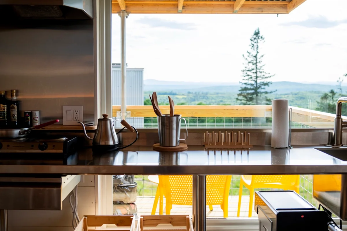 lantern-camp-hotel-review-maine-kitchen