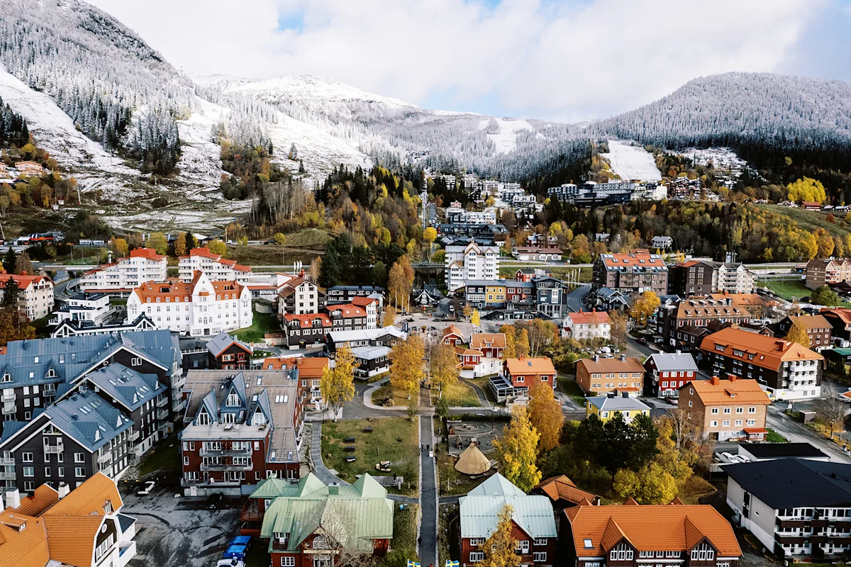 darren hamlin-are-tourism-town-view-hero