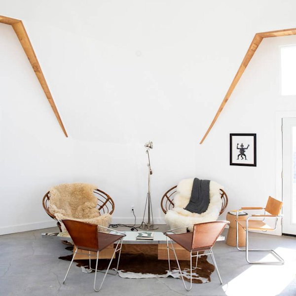 Best-Joshua-Tree-Airbnb-Hawkeye-House-2