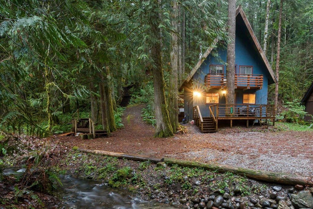 This Friday The 13th-Themed Cabin In Washington Is The Perfect