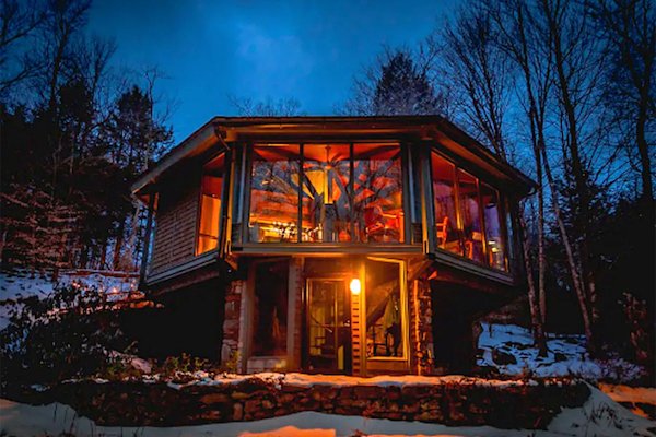 Top-Treehouses-Octagonal-Treehouse-Exterior