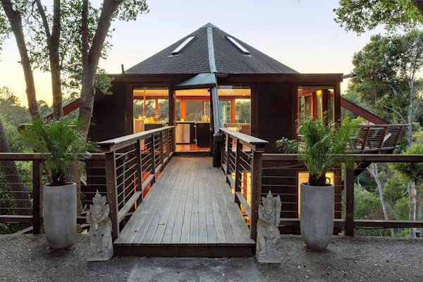 Top-Treehouses-Peaceful-Treehouse-Exterior