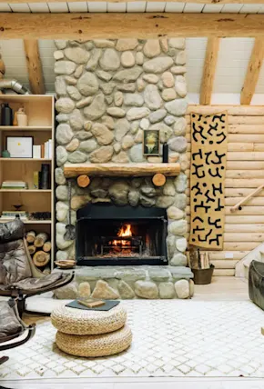 20 Rustic Stone Fireplaces for Design Inspiration & Daydreaming