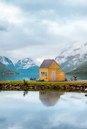 This Folding Cabin Can Be Set on Site and Ready for Living in Just 3 Hours