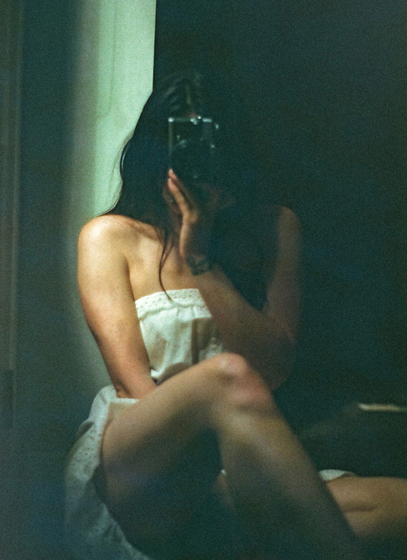 Judianne-Thomson-Self-Portrait-35mm-Fieldmag-9