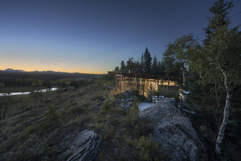 The Rock House at Carraig Ridge Is Literally Built Between Two Rocks