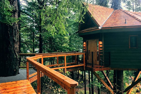 Washington-Treehouse-Skamania-Coves-Exterior