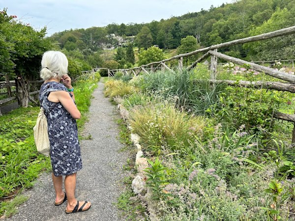 press-trip-appreciation-mom-on-path-side