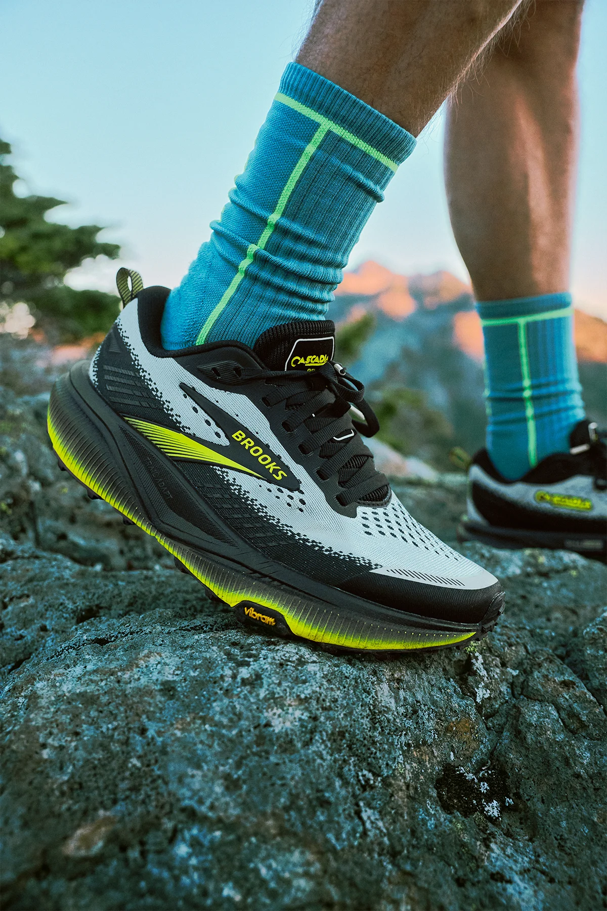 brooks-cascadia-20-sole-searching-feature-vertical