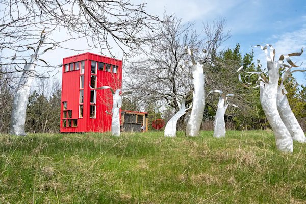 ontario-cabin-rentals-artsy-glamping-red-cabin