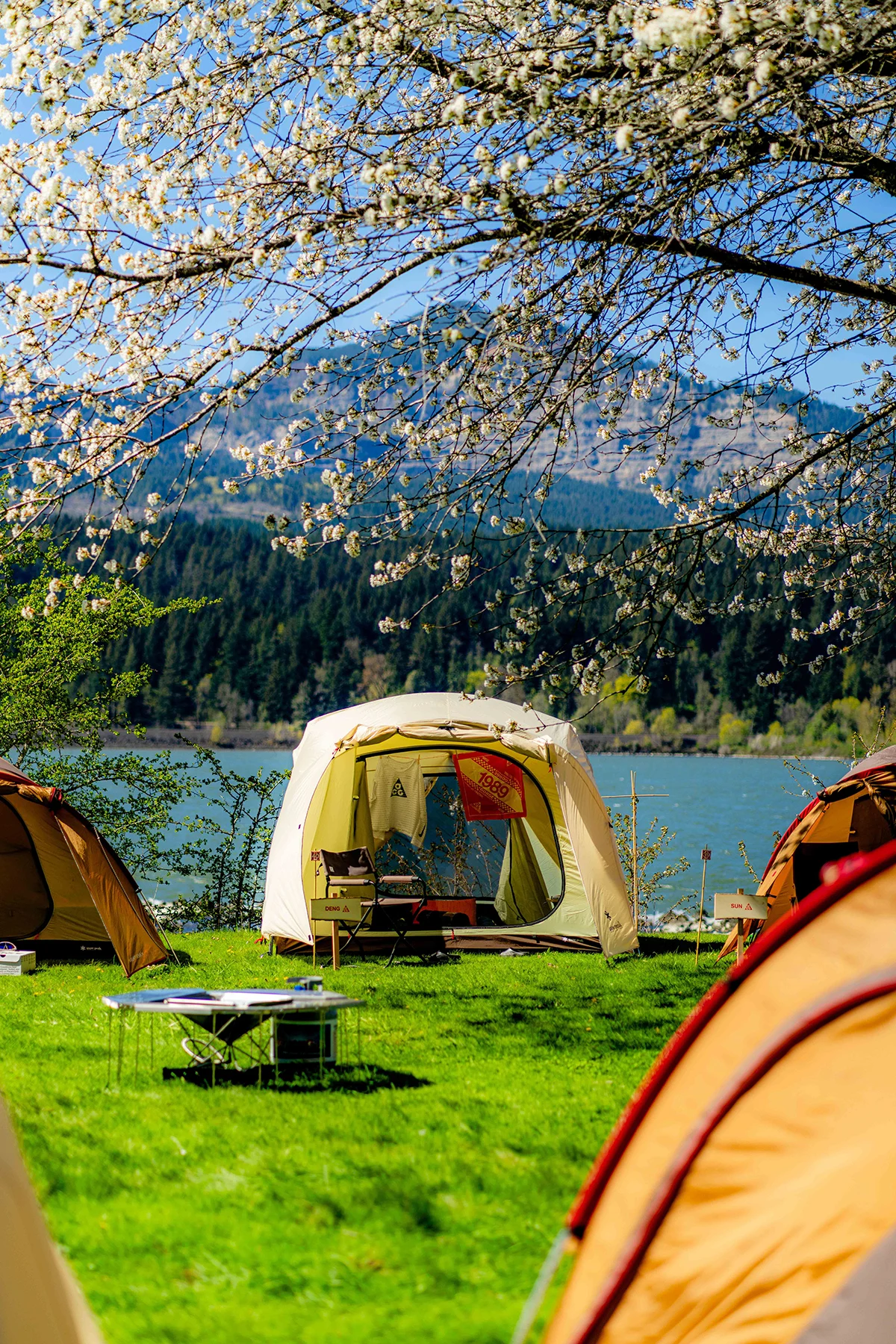 finn-peterson-acg-gorge-waterfalls-camp-tent-vert