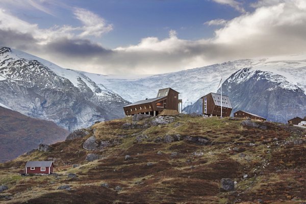 Norwegian Hiking Lodge Rethinks the Traditional Mountain Retreat