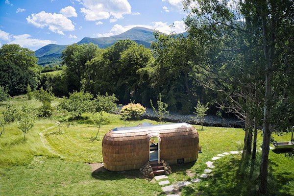 northern-ireland-glamping-sites-enniskeen-estate-exterior