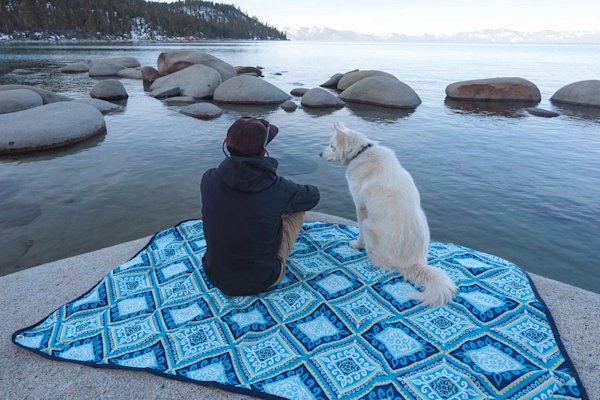 11 Best Waterproof Blankets for Picnics, the Beach, Outdoor Fun