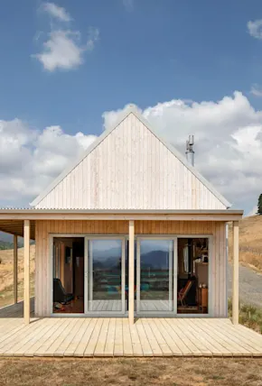 This Family Farmhouse Gives the Kiwi Tramper Hut a Modern Upgrade