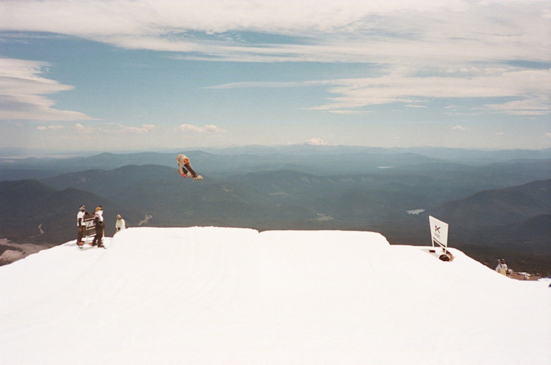 Drink Water's very own Austin Smith floats a BS 180
