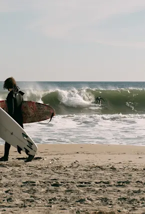 New York City Surfing: A Comprehensive Guide for Locals & Tourists Alike