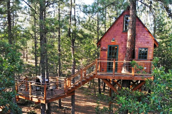 Washington-Treehouse-Secluded-Treehouse-in-the-Mountains-Exterior