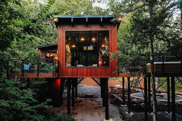 treeloft-basecampe-treehouse-perryville-missouri