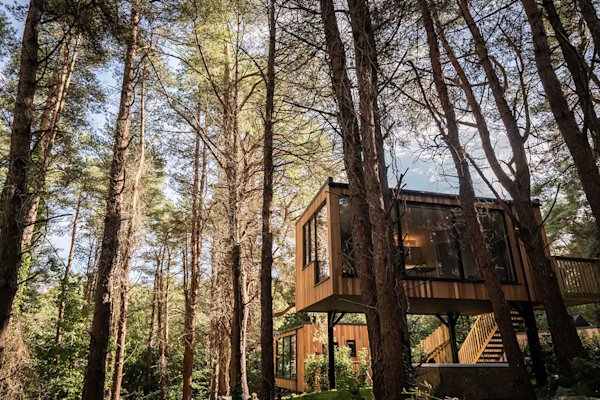 northern-ireland-glamping-sites-burrenmore-nest-exterior