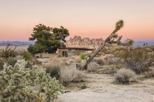 Joshua-Tree-Cabins-Pioneertown-Modernist-1