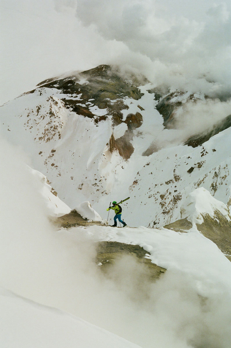 Tanner-Bowden-Kamchatka-Ski-Fieldmag-3
