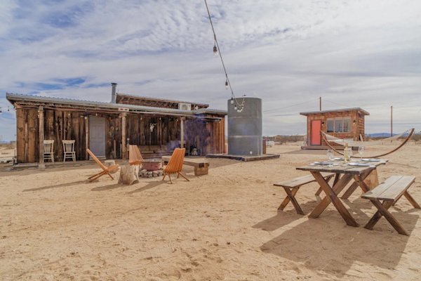 joshua-tree-house-of-mercury-cabin-california