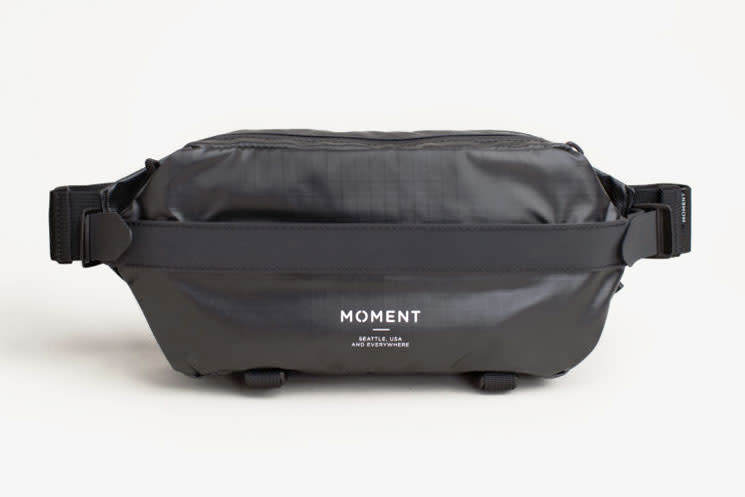 Moment-fanny-sling-gear