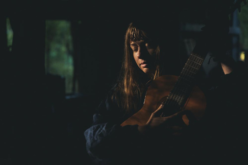 Jenny "The Wiz" Williams performing, Cabin-Time: Pokey Creek, Photo: Carson Davis Brown