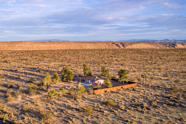 Joshua-Tree-Cabins-Yucca-Valley-Flamingo-2