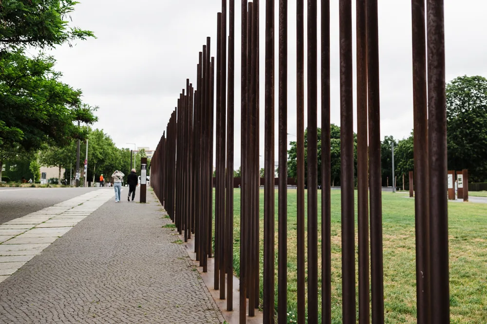 berlin-wall-trail-guide-route-near-memorial