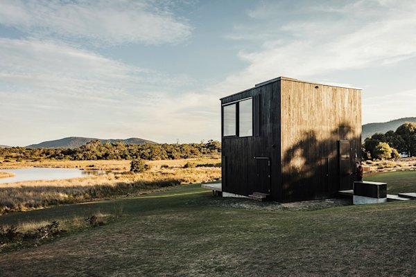 Tasmania-Taylor-Hinds-black-box-cabins-thumb-alt